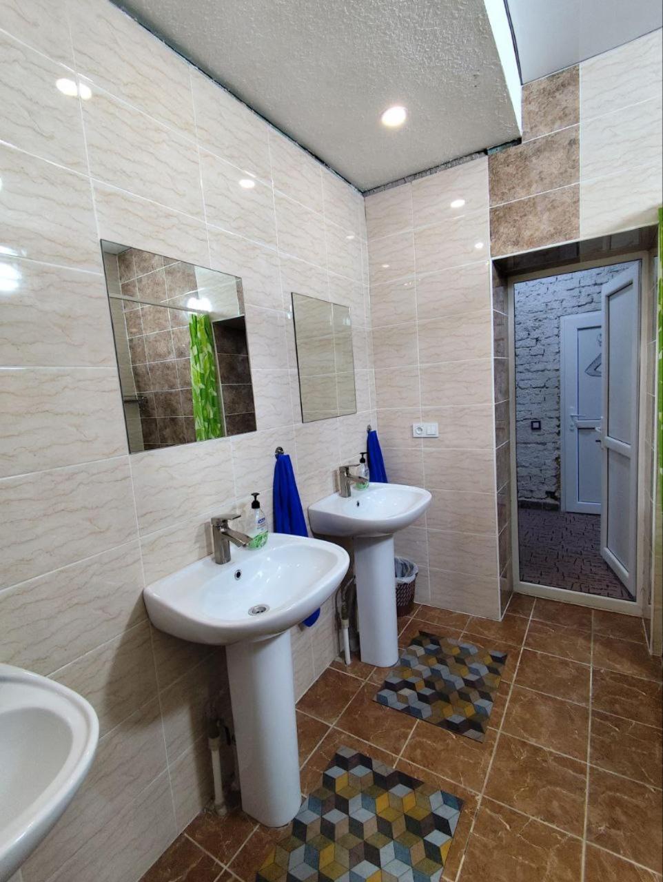 Urban Monkey Tent Hostel & Bar Karakol Ngoại thất bức ảnh