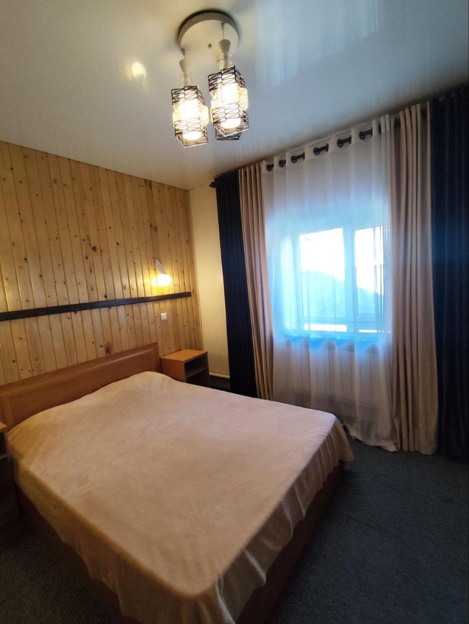 Urban Monkey Tent Hostel & Bar Karakol Ngoại thất bức ảnh